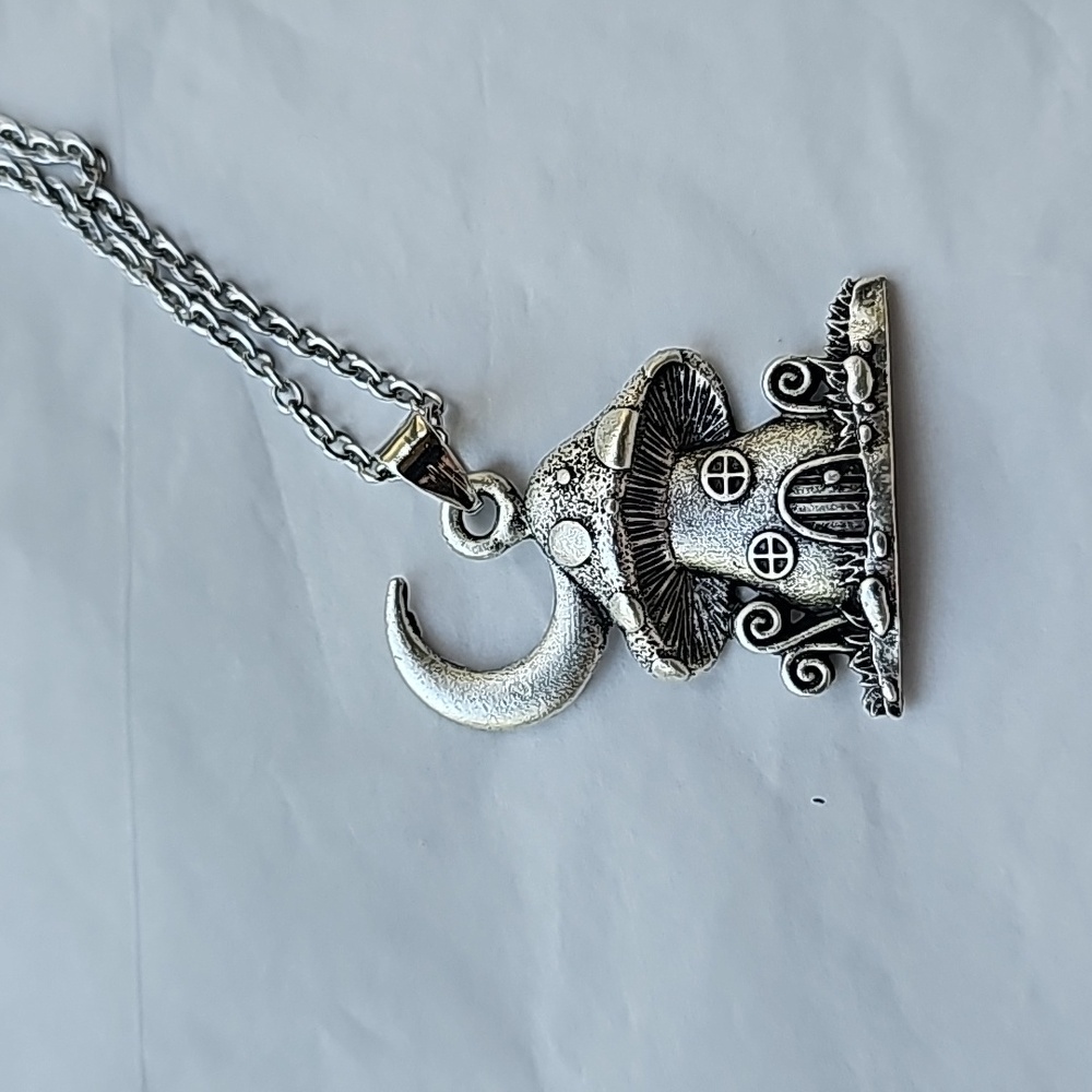 Mushrooms house pendant with moon. Base metal Ajustable chain